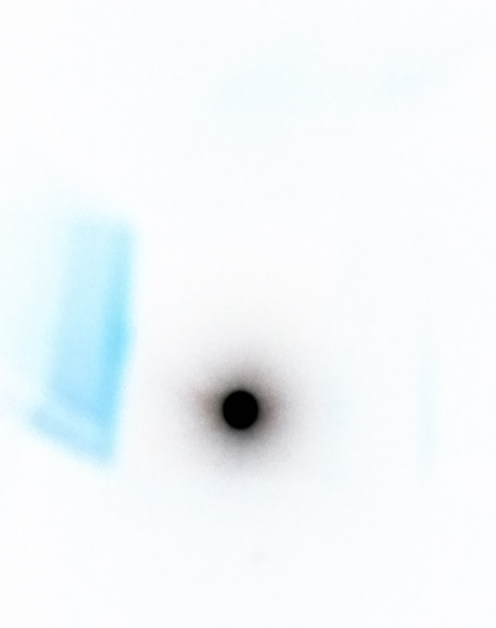 Si no fuera por el cielo azul, todo sería negro oscuro. Por la noche nos suaviza con las luces parpadeantes. Nos tranquiliza.