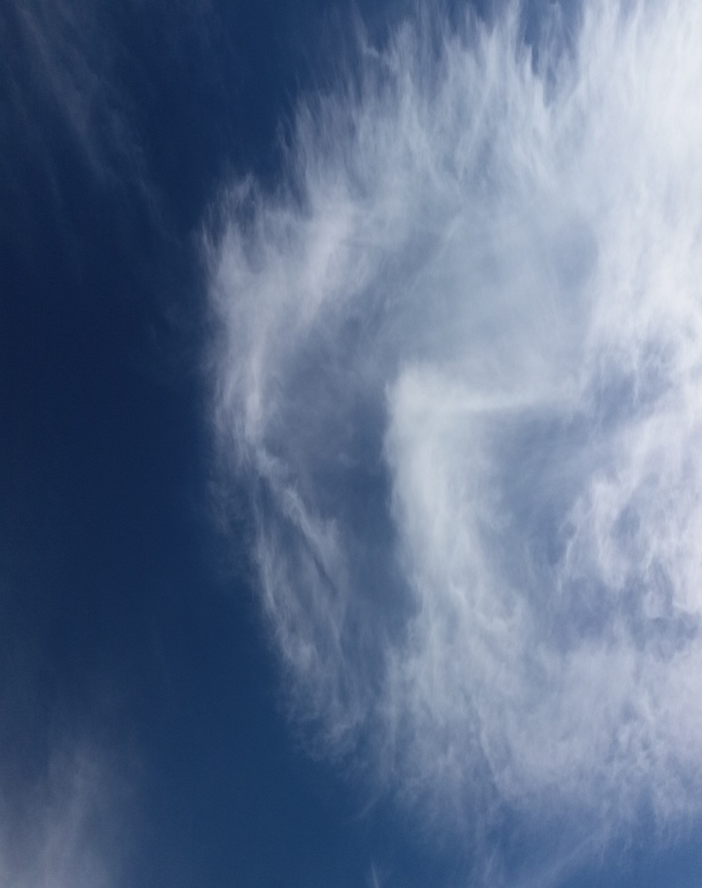 Se ve el viento estelar, que llega aquí, que sigue allá.