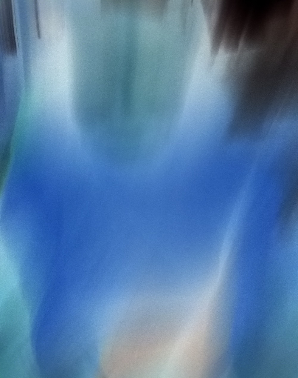 Se ve una imagen desdibujada. en movimiento rápido