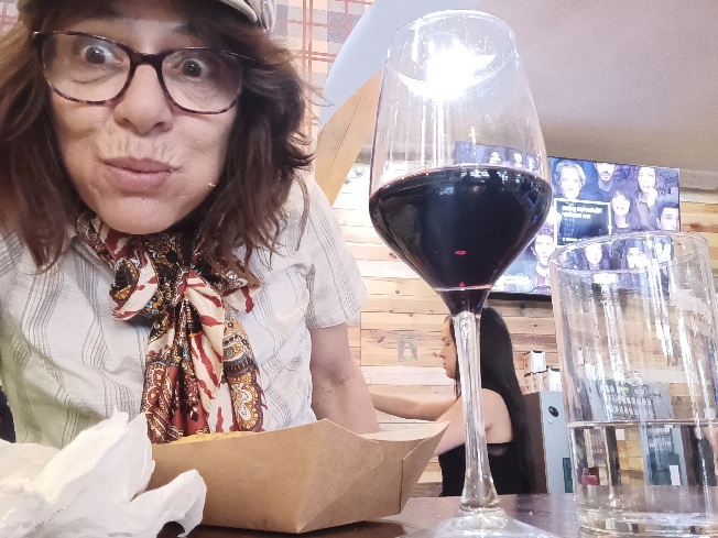 Isabel  Galeríaisaarte Evelina tenían mucha hambre