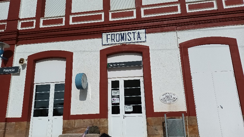 Fachada de la estación de tren de Frómista
