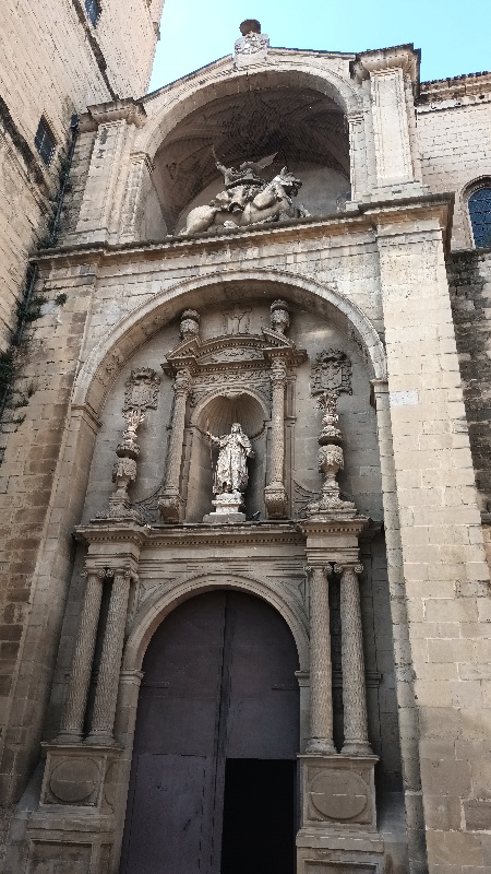 Fachada de la iglesia de Santiago en Logroño