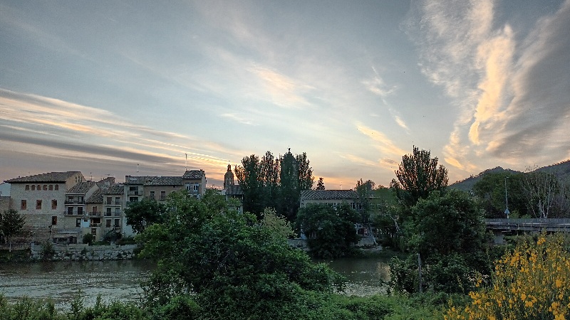 Panorámica de Puente la Reina al amanecer, una bella despedida o hasta la vista!