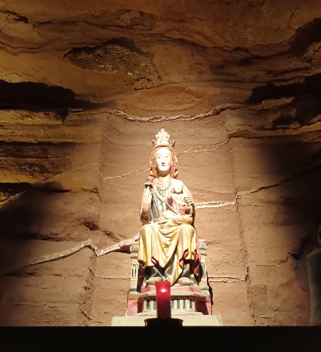 Imagen de la cueva de la virgen de la Rosa, en Nájera