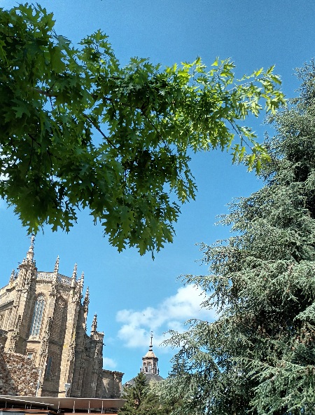 Panorámica de Astorga, con su Gaudi y su gran Catedral.