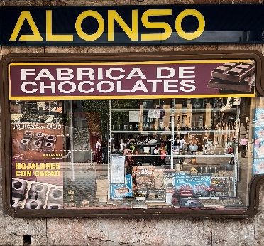 Me encanta el chocolate de alonso en Astorga, León, España. Jo, ya lkevo tres